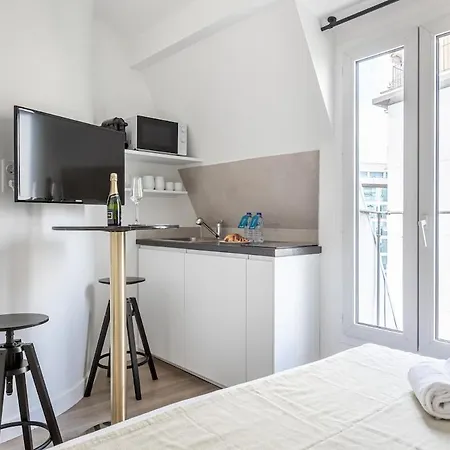 Appartement B6g 2pers Wagram Ternes With Ac Parijs